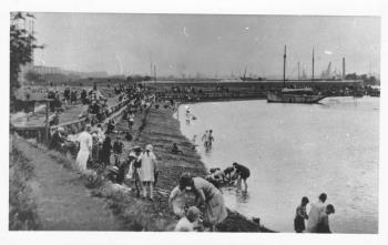 Gillingham Strand postcard